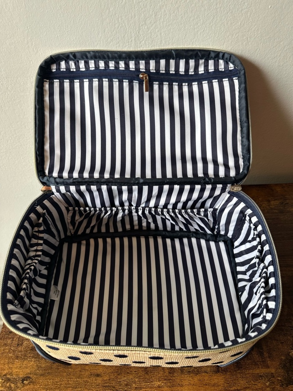 Trina Turk Navy Polka Dot Woven Travel Toiletry Case Faux Leather Corners NWT - Picture 4 of 5